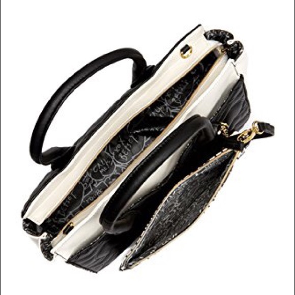 ❤️❤️SOLD!❤️❤️Betsey Johnson Black & Ivory set - Picture 4 of 8